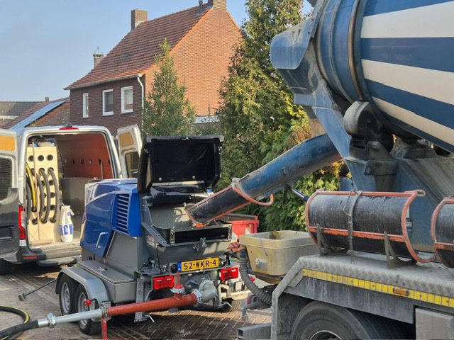 Betonpomp en betonmixer