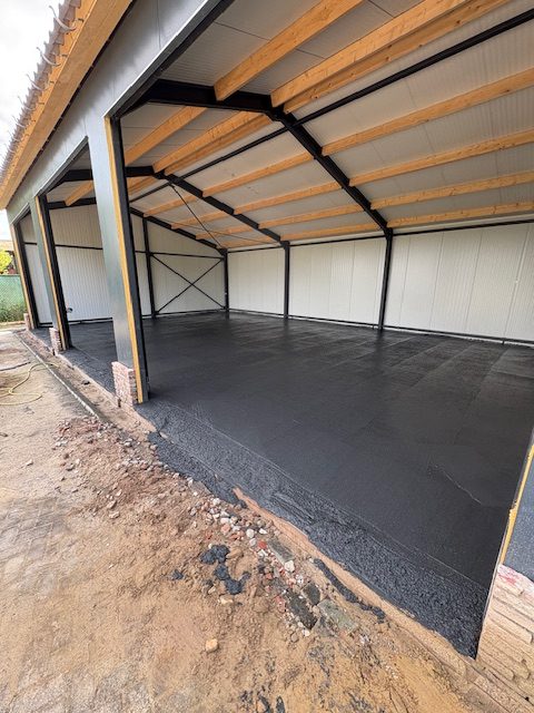 Betonvloer bedrijfshal