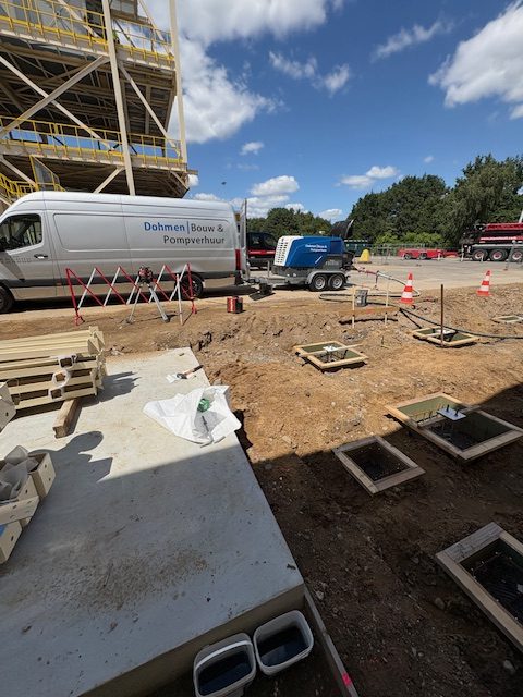 Dohmen bus op bouwplaats